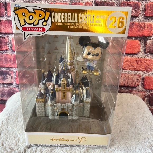 Funko Pop Town: Walt Disney World 50th - Cinderella Castle And Mickey Mouse #26 - Picture 3 of 6